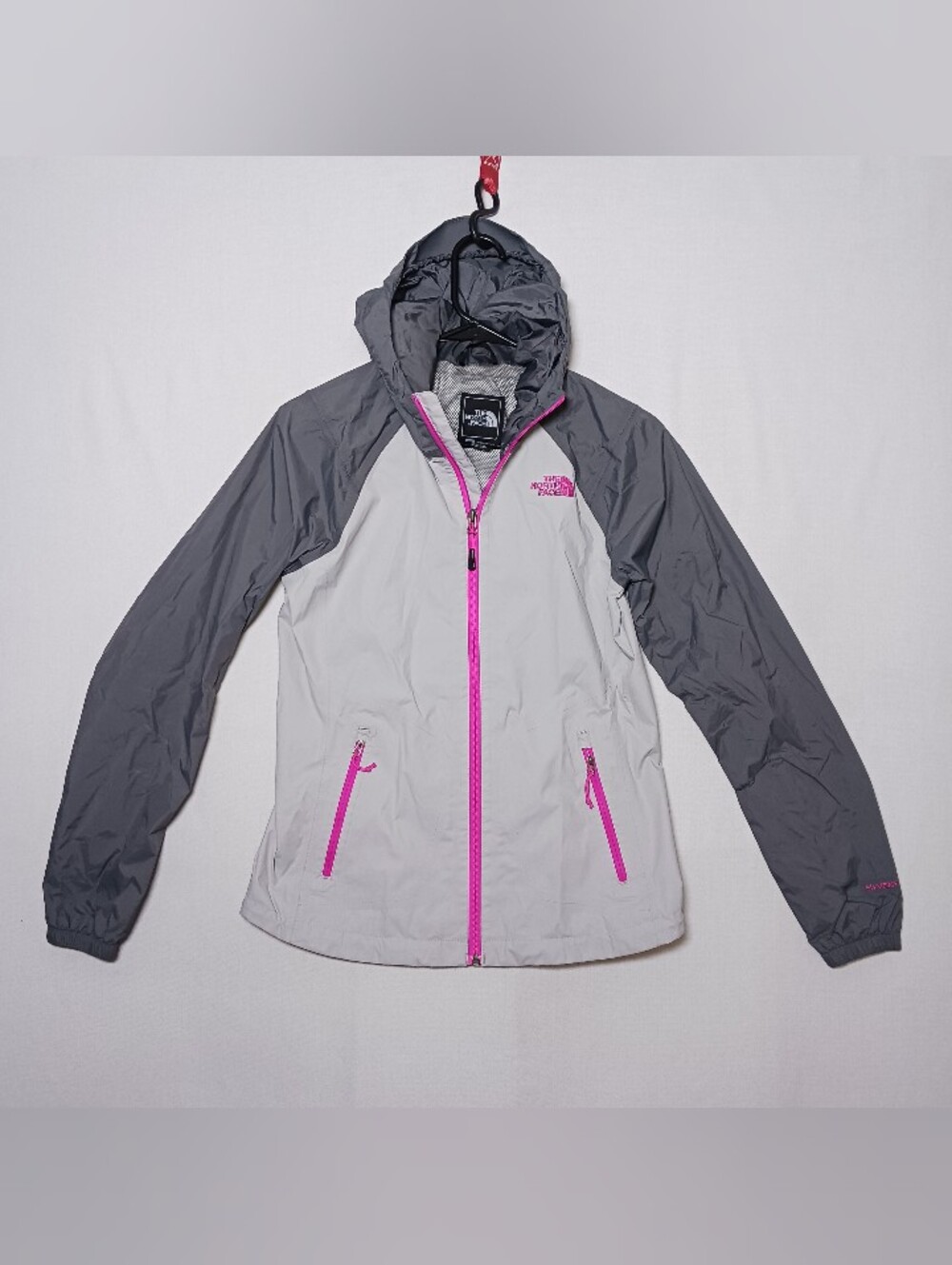 The North Face Womens HyVent Hooded Rain Jacket Small Gray Pink